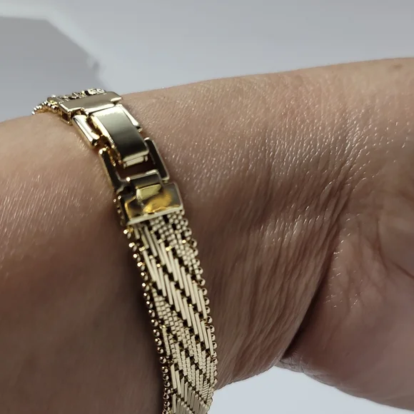 It is an elegant gold-plated bracelet that is waterproof, sweatproof, and chlori - Picture 3 of 4